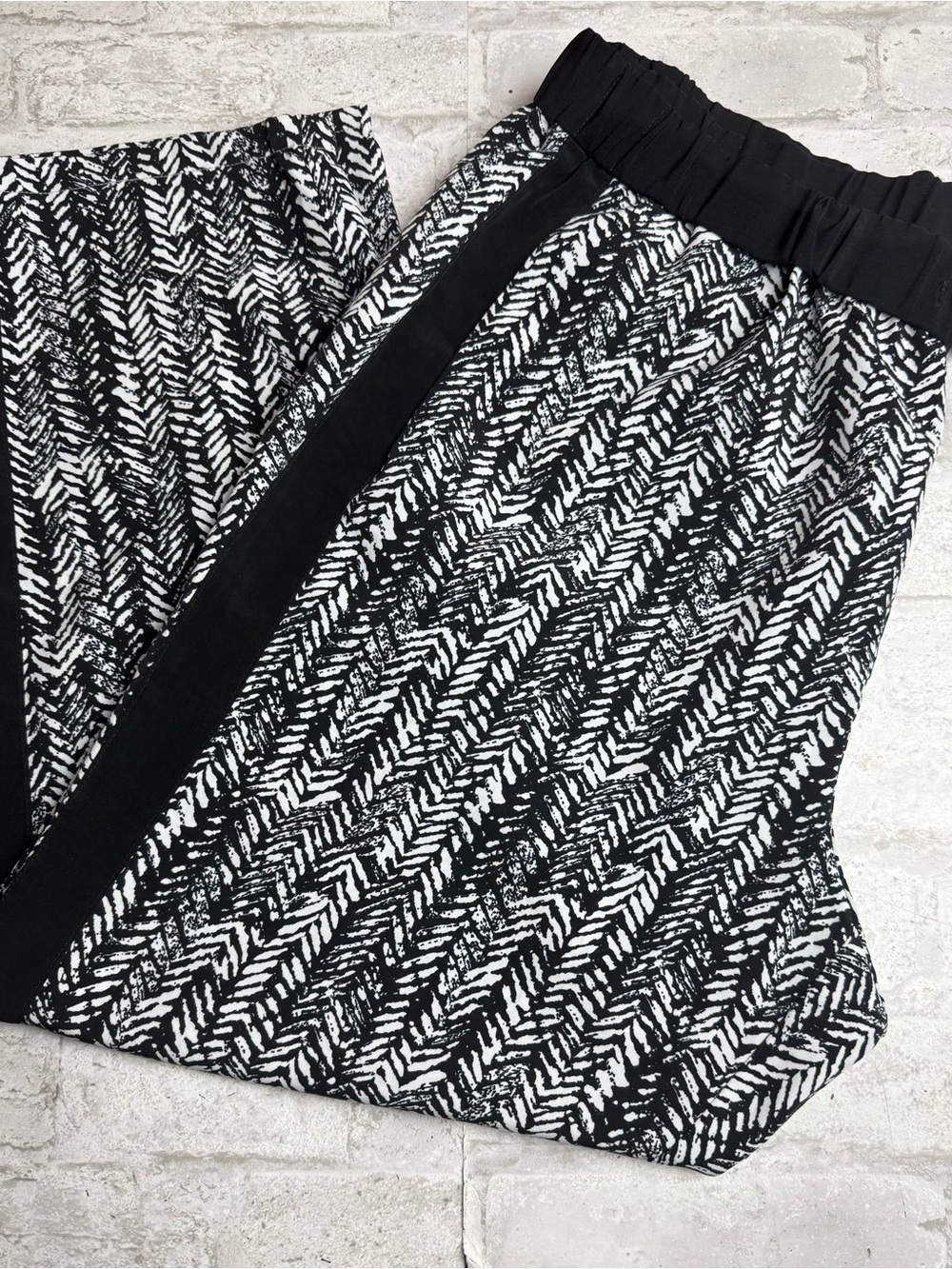 Vince Camino Black & White Pull On Crop Pants Lightweight Tuxedo Striped EUC L 😍